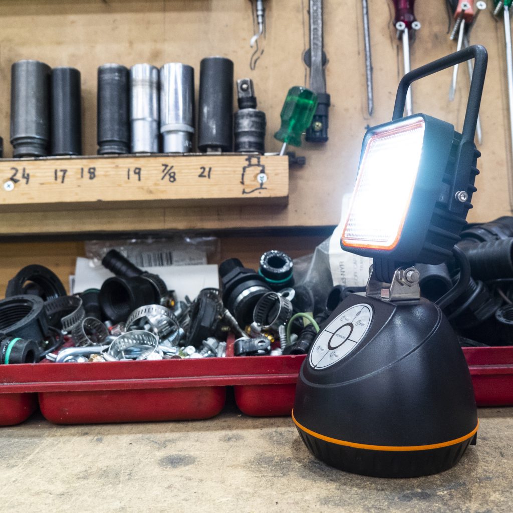 12W LED PORTABLE RECHARGEABLE WORK LIGHT WITH MAGNETIC BASE - Silvan